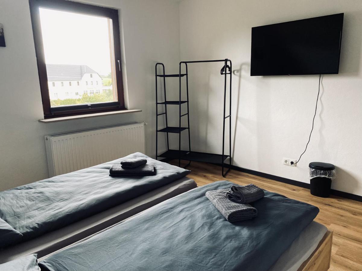 Ringtoys Rooms Mit Einem Gemeinschaftsbad One Bathroom To Share With Four Rooms Welcherath Exterior photo
